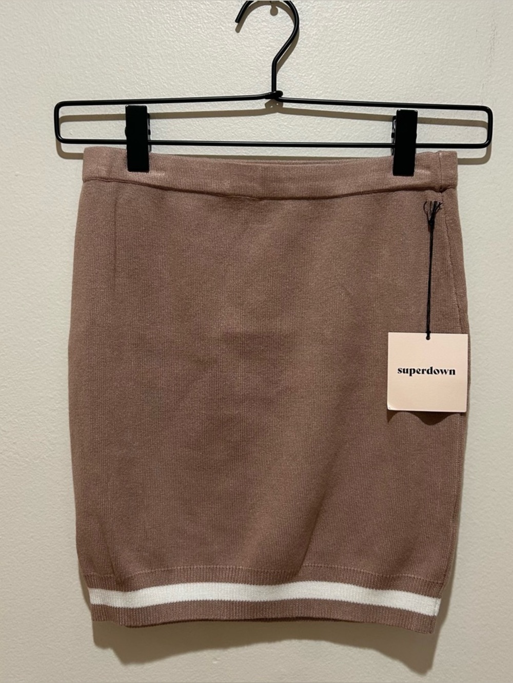 NWT Superdown Beige Knit Pull On Mini Skirt with White Stripe - Women’s Small